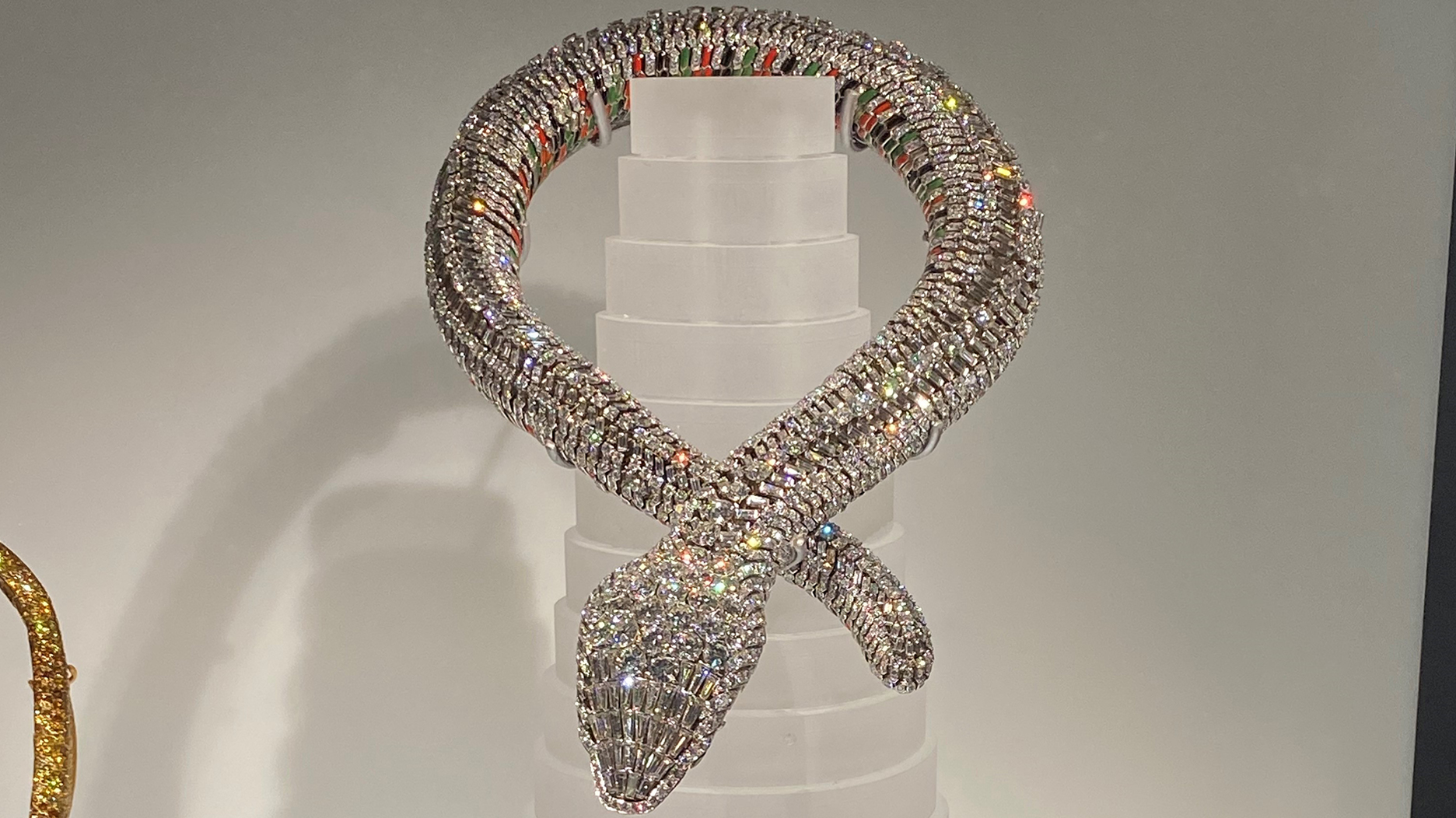 Diamond snake clearance necklace cartier